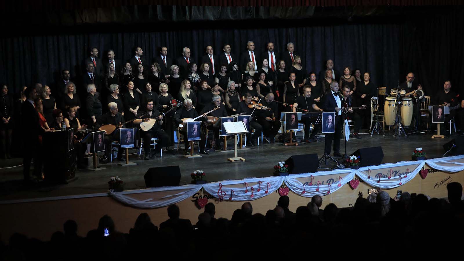 Gemlik’te “Aşık Mahzuni Şerif” yapıtlarıyla anıldı