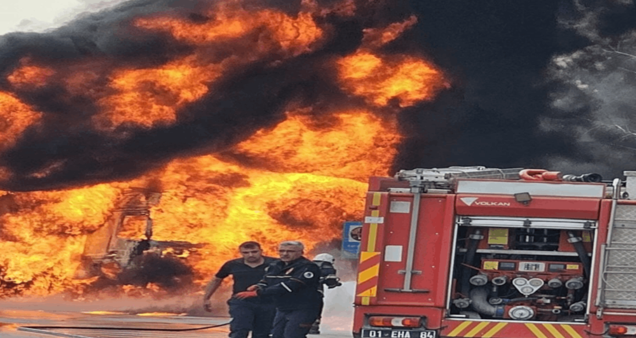 Otoyolda Devrilen Tankeri Alev Topuna Döndü