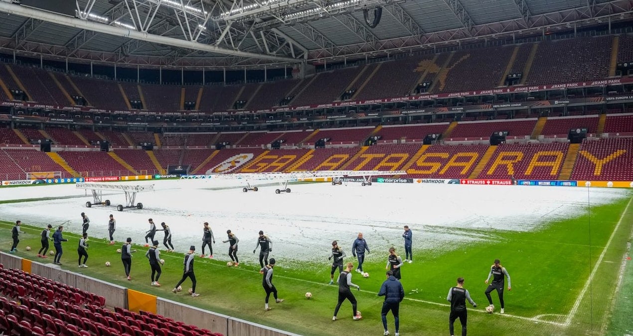 Galatasaray-az Alkmaar Müsabakasdada Birinci