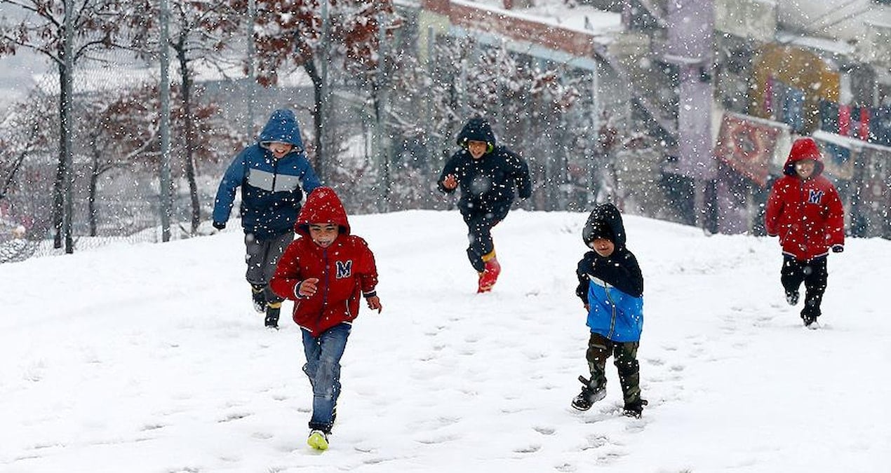 Kar YağDı, Açaklamalar PuShe Geldi! O Vilayet ve Ilçelerde Okullar Tatil Edildi