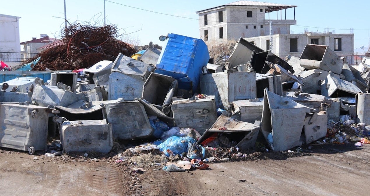 Kayyum çöp konteynerleri ‘Gevenlik’ Sorunu Kuldü… 3 Mahallenin Konteynerleri Toplatilldi