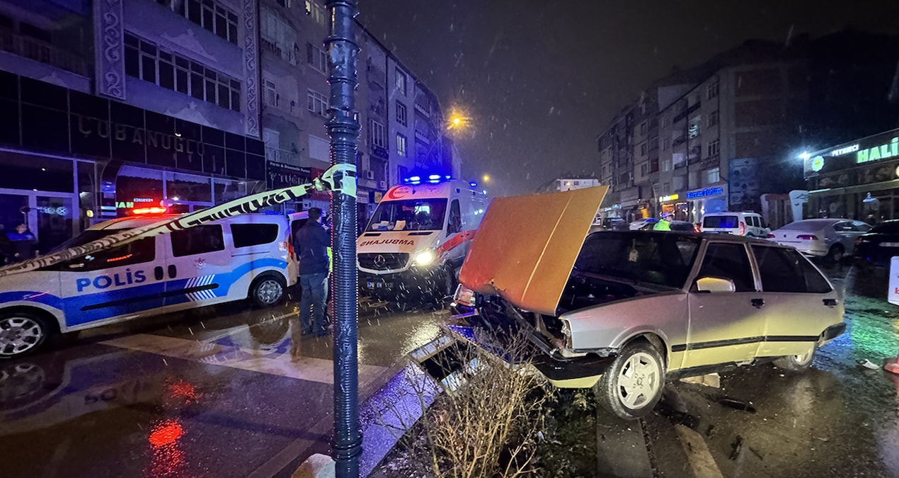 Kaza Yapan Şofar, Polis Aracezda Kendini Vurdu