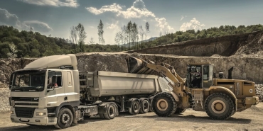 Antalya8217da-Feci-Kaza-Park-Halindeki-Tira-Carpan-Aracta-Iki-Can-Kaybi-featured