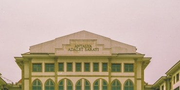 Antalya8217da-Dehset-Annesini-Koruyan-Esini-Bicaklayarak-Oldurdu-featured